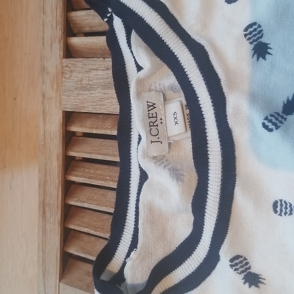 J.Crew XXS Dark Navy and White Pinapple Sweater - Picture 2 of 4